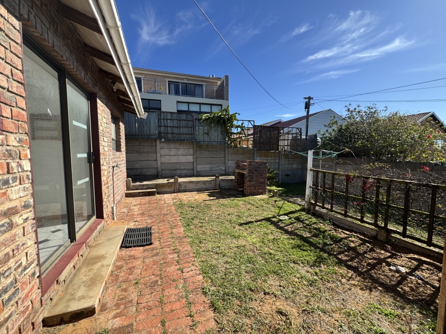 2 Bedroom Property for Sale in Stilbaai Wes Western Cape